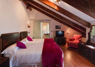 cama-habitacion-superior-concejo-hospederia